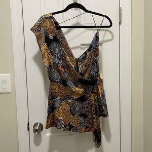 Nicole Miller Artelier Medallion Asymmetric Top